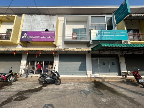 หมู่บ้านบ้านสวย โลตัส (หลังสวน)