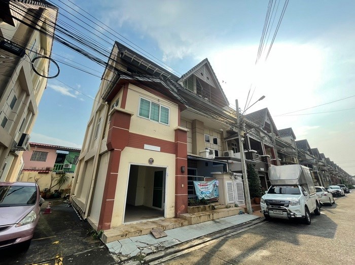 ทาวน์เฮ้าส์ เมอริทเพลส เฟส 2 วังทองหลาง กรุงเทพมหานคร