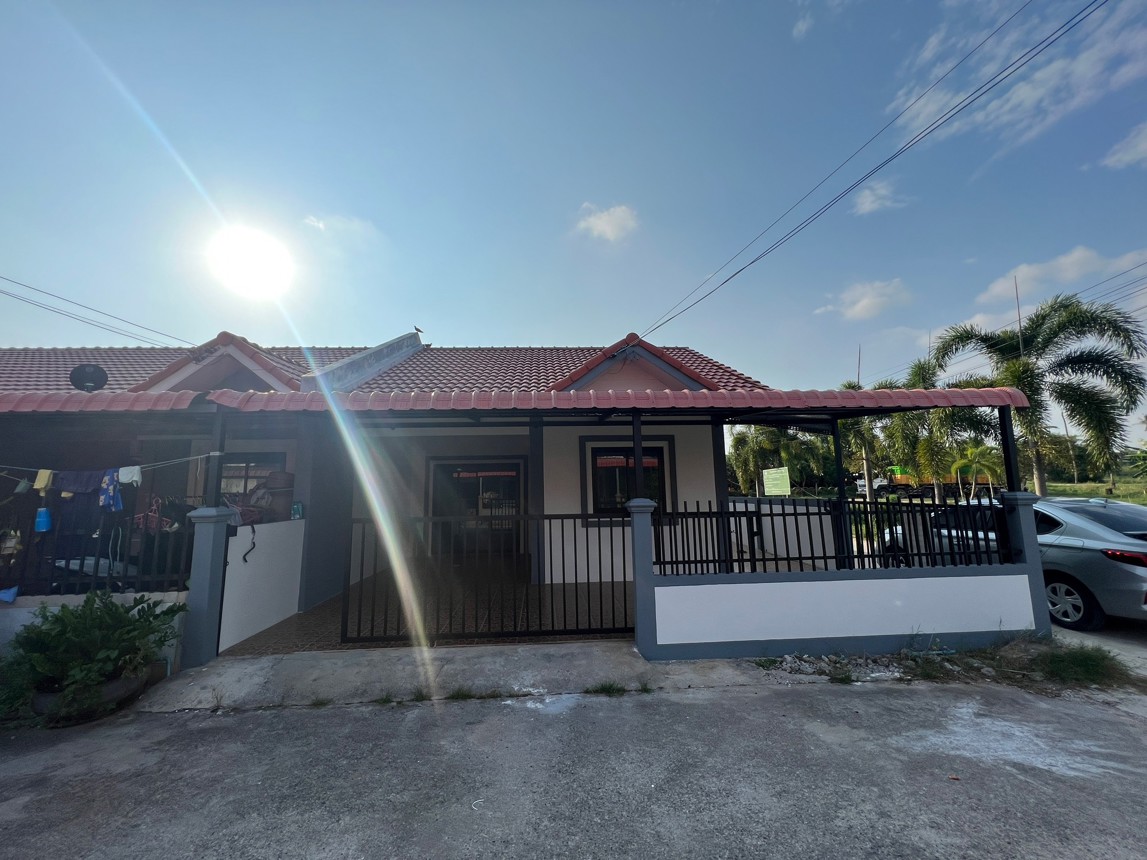 ทาวน์เฮ้าส์ ตั้งอยู่นอกโครงการระยอง นิคมพัฒนา ระยอง