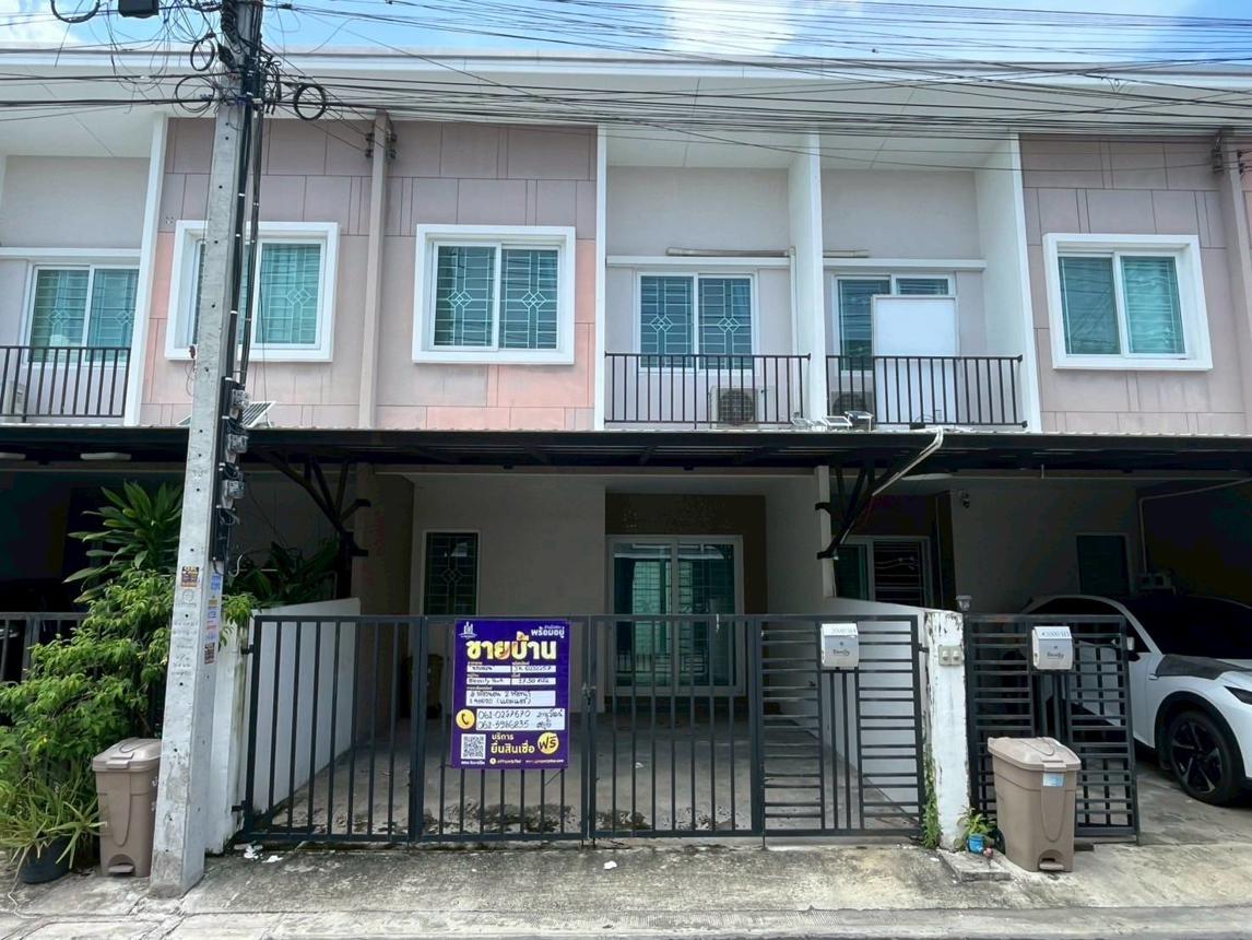 ทาวน์เฮ้าส์ บ้านเบล็สซิตี้ พาร์ค เมืองสมุทรปราการ
(หมายเหตุ: เนื่องจากคำว่า "เบล็สซิตี้" เป็นชื่อของบริษัท จึงไม่ควรแปลเป็นไทย ซึ่งจะทำให้ไม่เห็นชื่อของบริษัท)