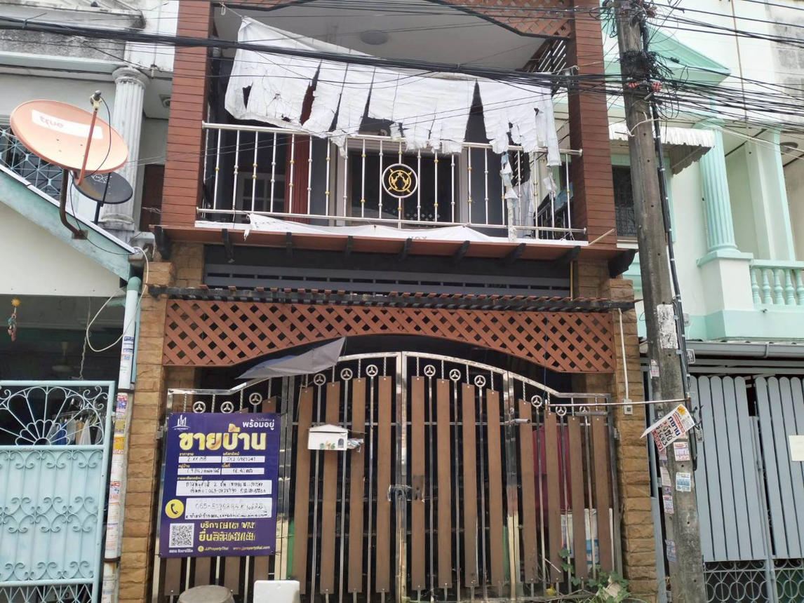ทาวน์เฮ้าส์ บ้านชลธี คลองสามวา กรุงเทพมหานคร
(หมายเหตุ: ไม่มีการเปลี่ยนแปลงเนื่องจากชื่อผลงานและสถานที่นั้นเป็นภาษาไทยแล้ว)