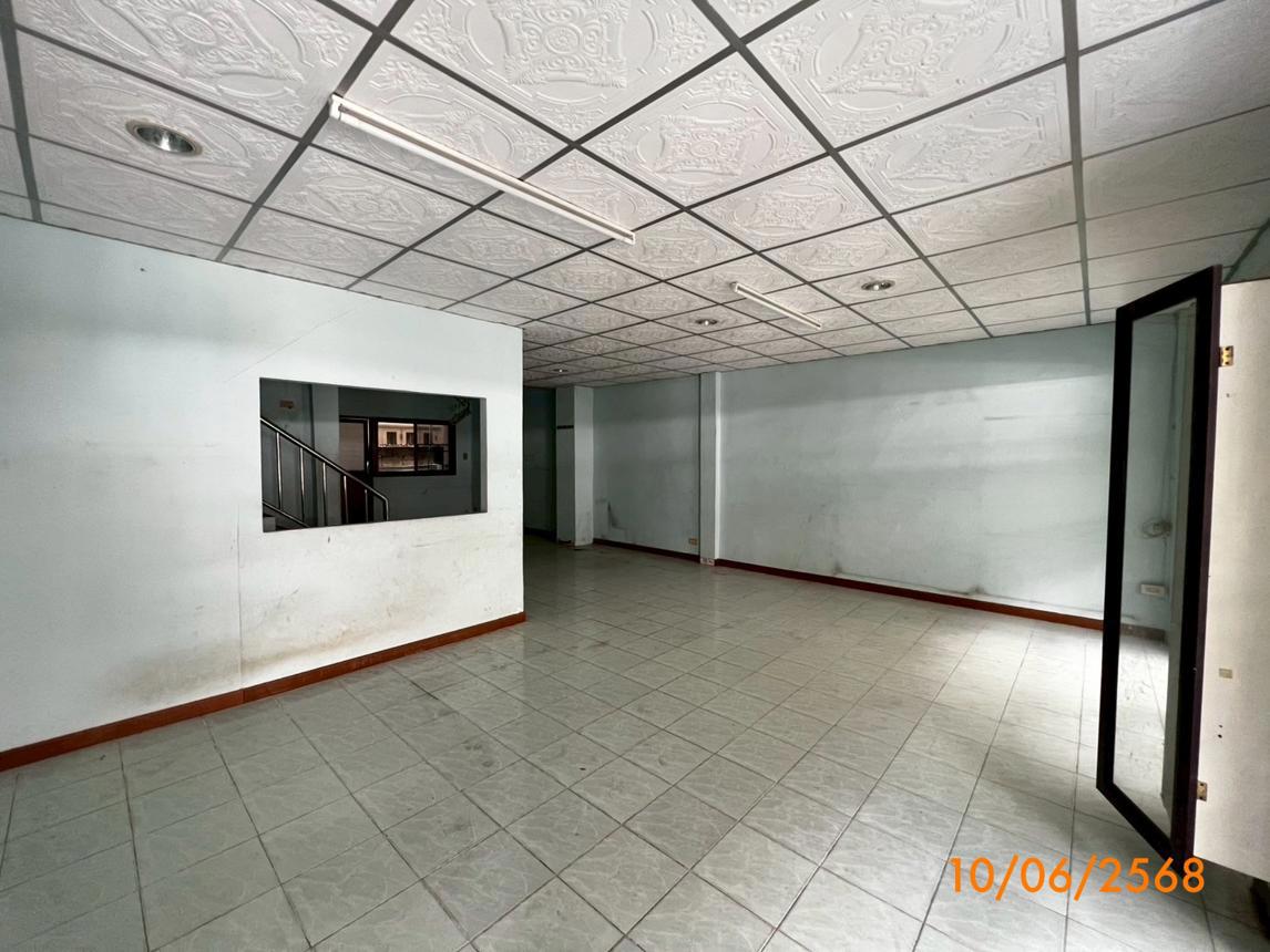 วิเศษสุขนคร 18